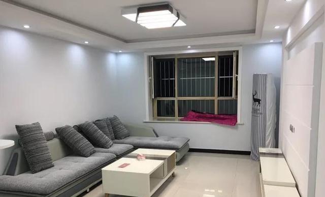 93㎡新房刚摆上家具，颜值最高的居然是200块买的酒柜小吧台！