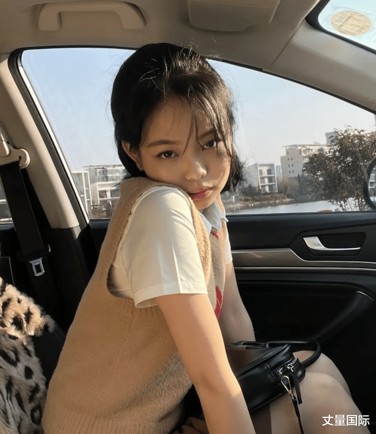 金智妮|双胞胎等级！女网友「长相神似韩团Jennie」爆红，连粉丝都会认错