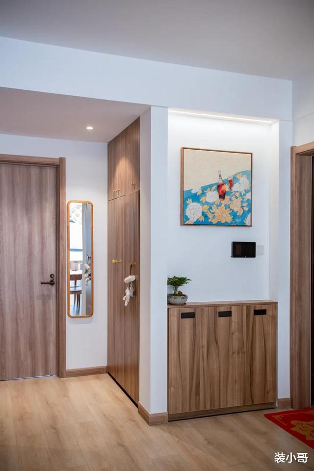 全屋定制更优秀,看这对小夫妻如何把玩空间,一进门就把人吸引住