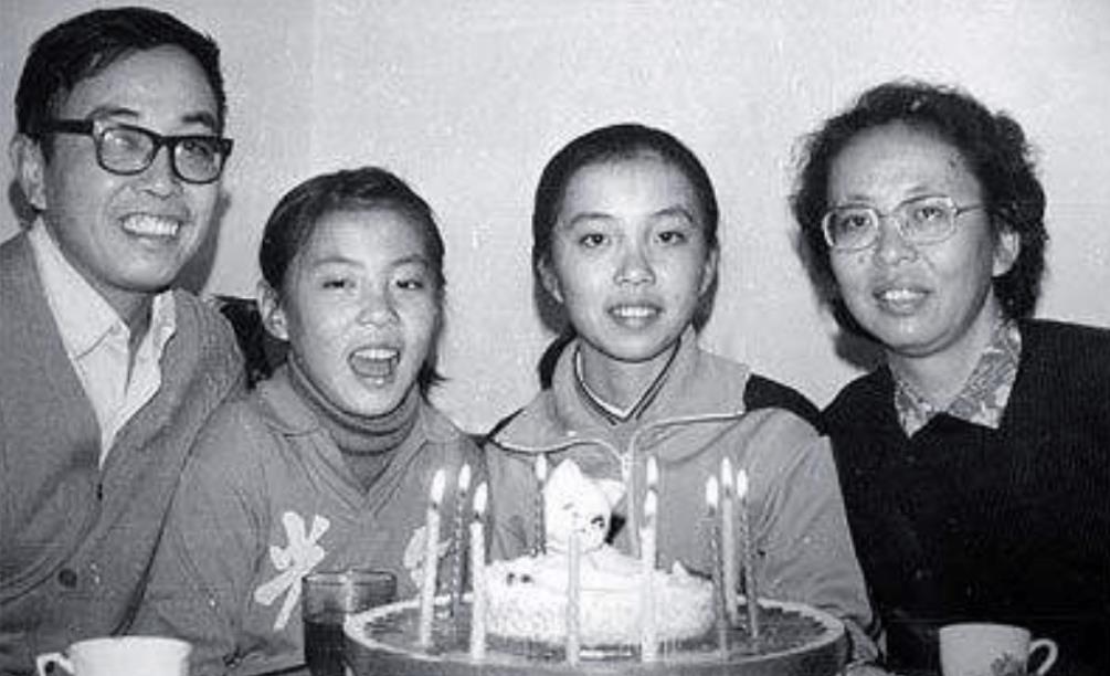 89年姐姐北大坠崖,5年后妹妹在清华被投毒,父母:是谁害了她们
