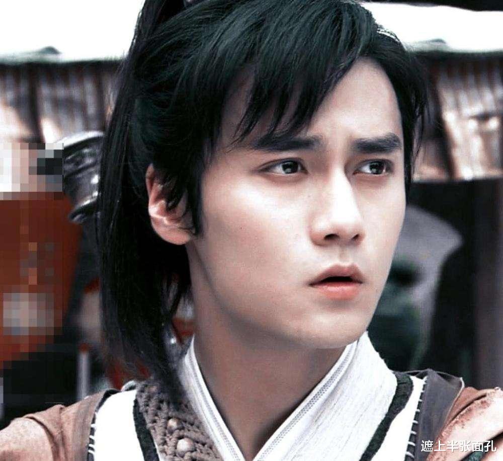 蒋劲夫|蒋劲夫一边吃饭一边大笑,笑中满是心酸和无奈,退圈后专注于撸铁