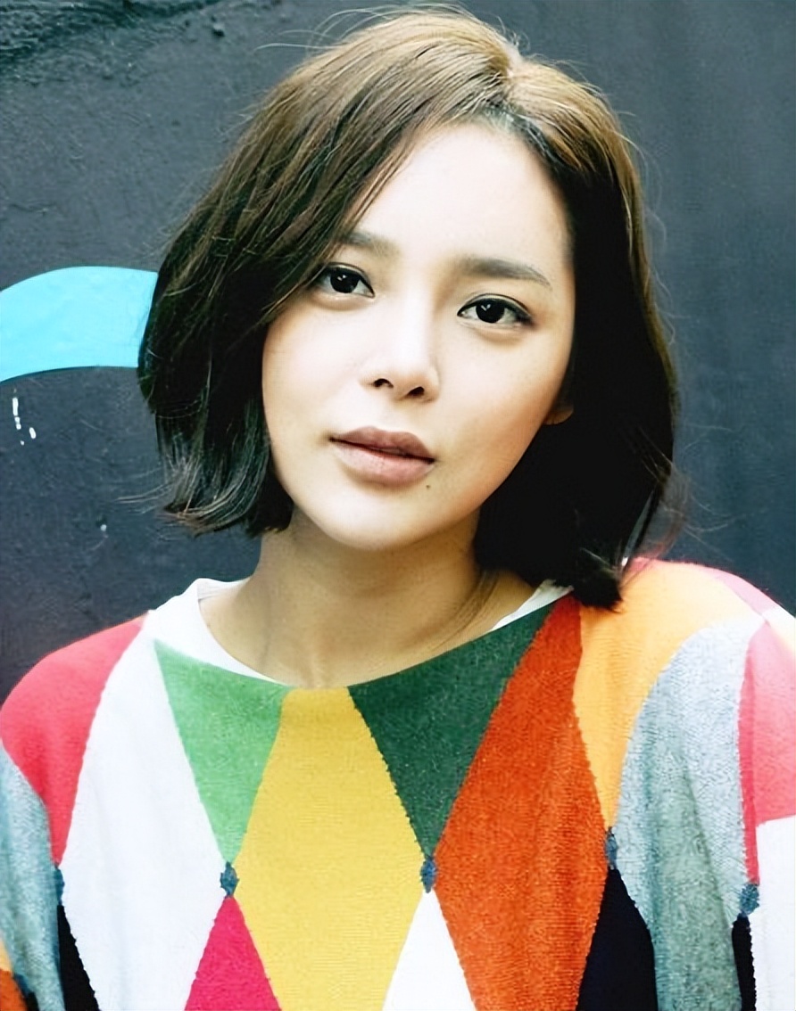 2014年,朴诗妍经过治疗后,终于再次回归了正常生活,可短短不到一年,她