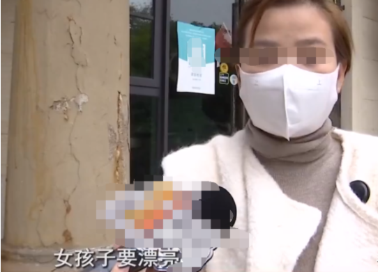 浙江杭州,方女士给女儿报了舞蹈课,这天她像往常一样,通过监控查看女儿情况