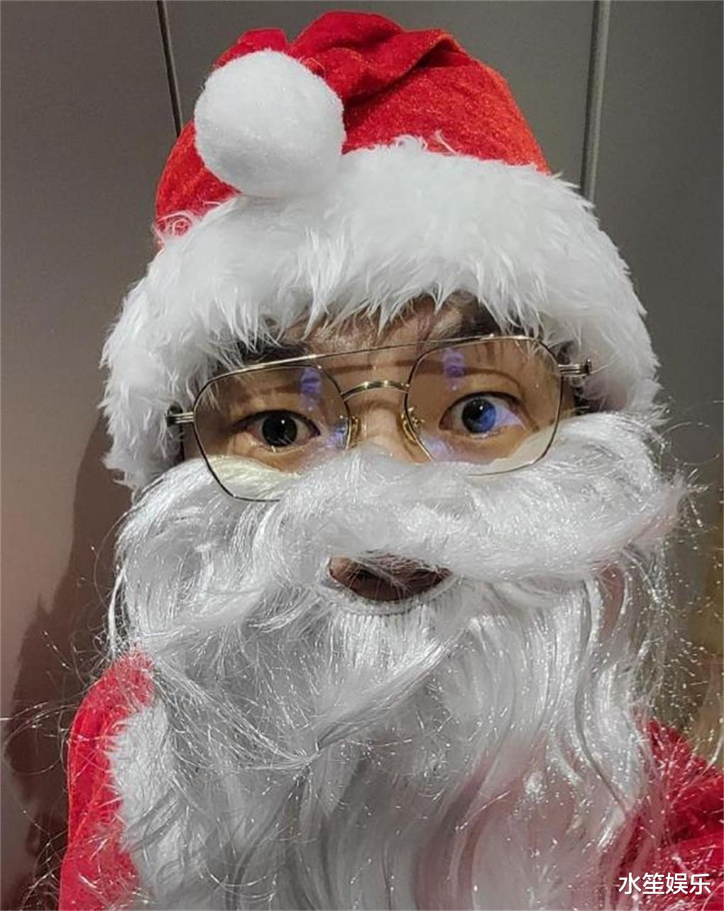 郑智薰|Rain扮圣诞老公公,满足两个女儿的愿望,差点因靴子暴露