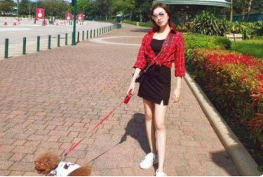 郭嘉文|港姐郭嘉文遭李泽楷冷处理,一人过节显得孤单。