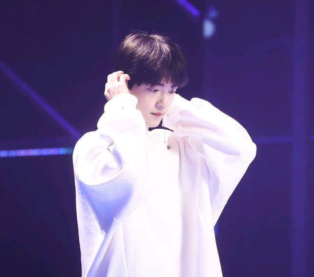 肖战|“鹅厂”评价肖战《欧莱雅》造型，直言非常绝，是帅气小哥