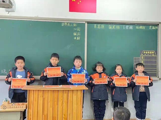 中小学|小学奖状泛滥，到底有没有含金量？家长却在评论区炸锅了