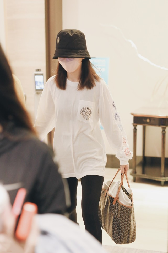 阿Sa|蔡卓妍的身材也太好了,穿紧身裤都没啥赘肉,腿部线条匀称好羡慕