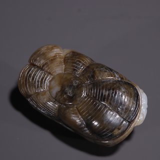 和田玉籽料|旧藏·和田玉籽料招财蛙雕件