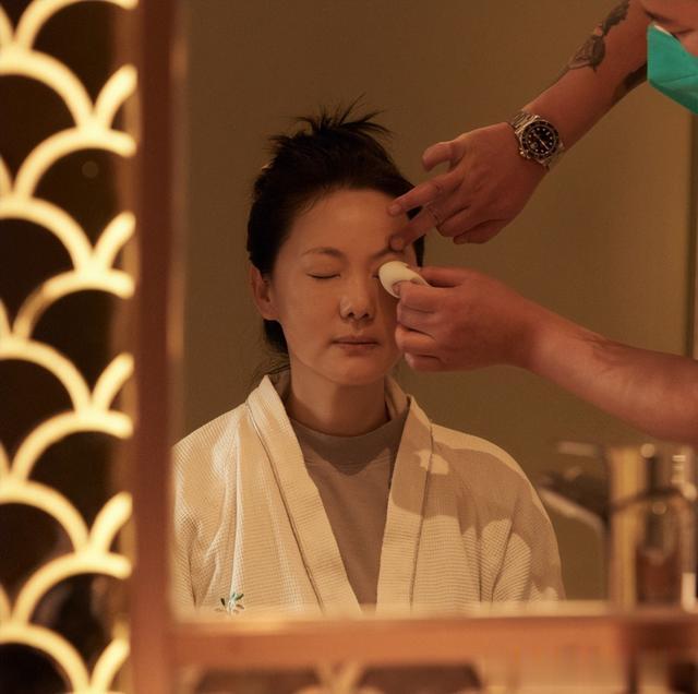 李小冉|梅婷的腿，李小冉的胸，让我看到了中年女星的“性张力”