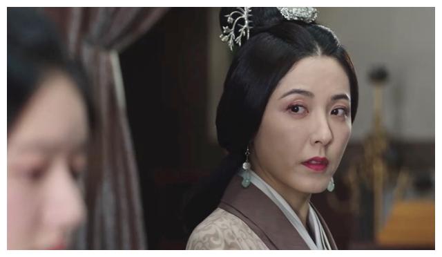 曾黎|曾黎的洒脱告诉我们：只要你肯放下身段，就没那么多中年危机