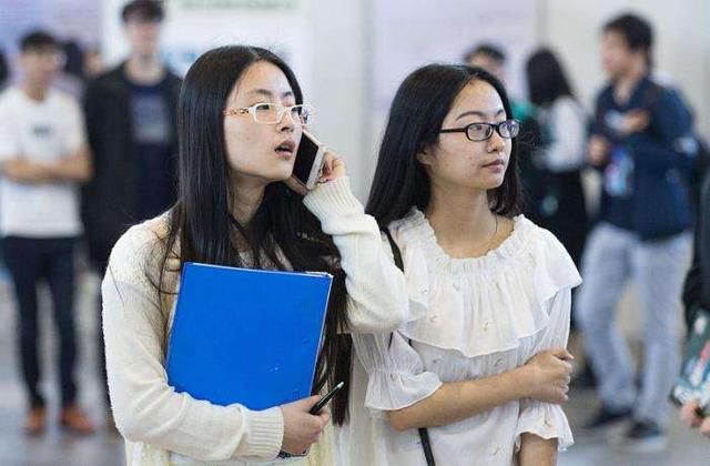 hr|HR直言：我们不招“三无家庭”学生，985学历呈现劣势，太现实！