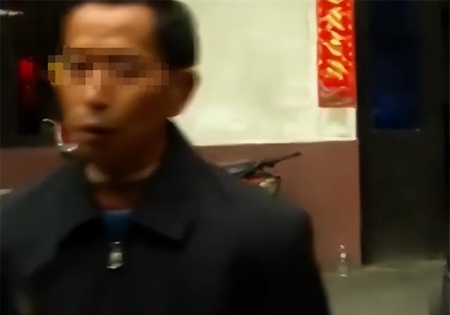 回顾 四川男子发现妻子背上有抓痕,在家偷藏录音笔,一听崩溃了