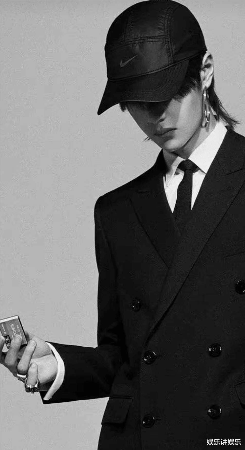 王一博|王一博要演反派？网传下部剧搭档惠英红，题材敏感，粉丝：等官宣