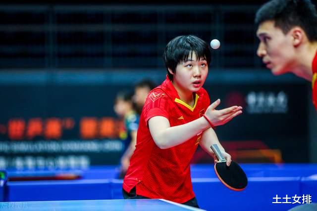 蒯曼|厉害！国乒17岁小将世界排名暴涨156位，大满贯首战砍瓜切菜3-0