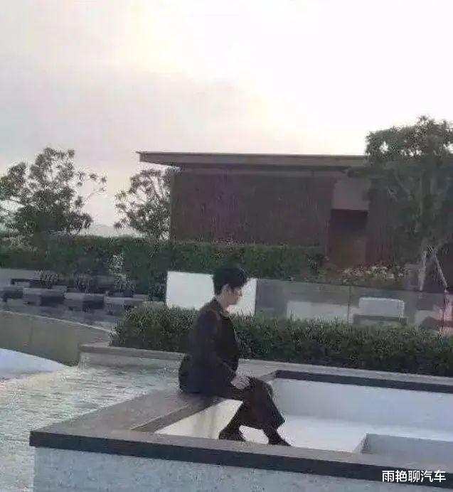 |大明星的两副面孔，笑死人了