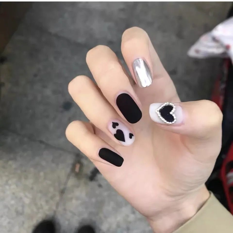 李冰冰 适合黄黑肤色姐妹的显白新年款美甲~