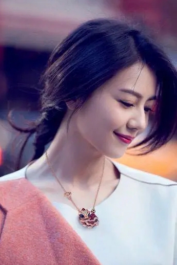 相声演员|感情之路坎坷的高圆圆，靠演技征服观众，终遇良人获幸福