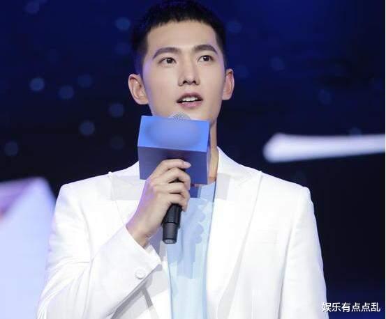 迪丽热巴|杨洋调侃热巴: 我能演《与君初相识》长意吗? 热巴回复让人笑翻