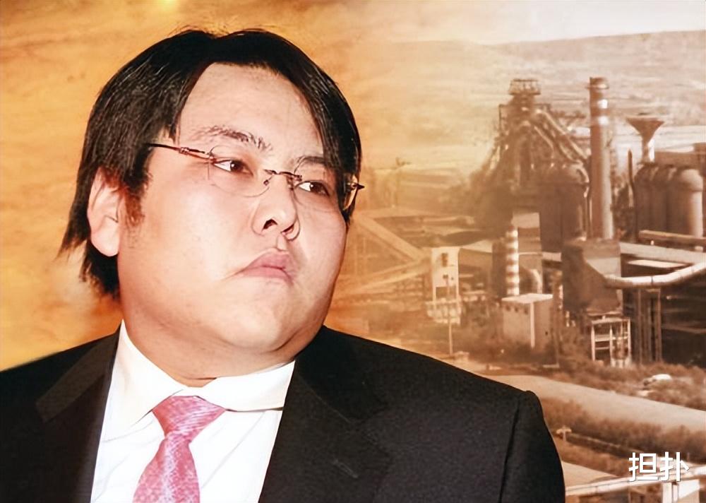 父亲被朋友枪杀,22岁李兆会提前继承百亿,却因踢走叔叔导致破产