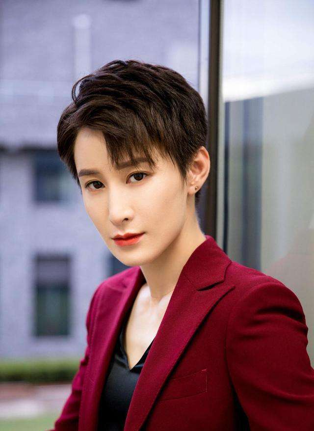 蒋璐霞|“女蛟龙”蒋璐霞：释小龙师妹，不靠颜值靠能力，网友：女版吴京