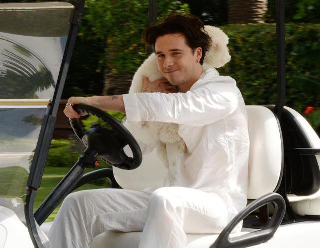 布鲁克林|贝克汉姆长子大婚当日穿睡衣现身，邋遢形象再遭吐槽