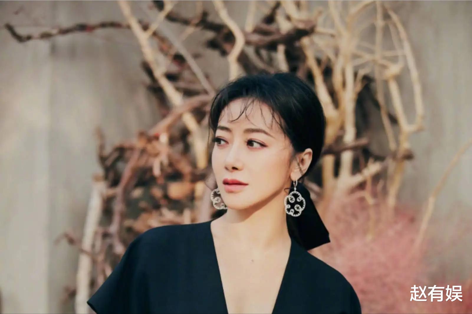 陈紫函|47岁陈紫函深夜晒自拍，穿睡衣大眼睛抢镜，结婚6年不生娃引争议