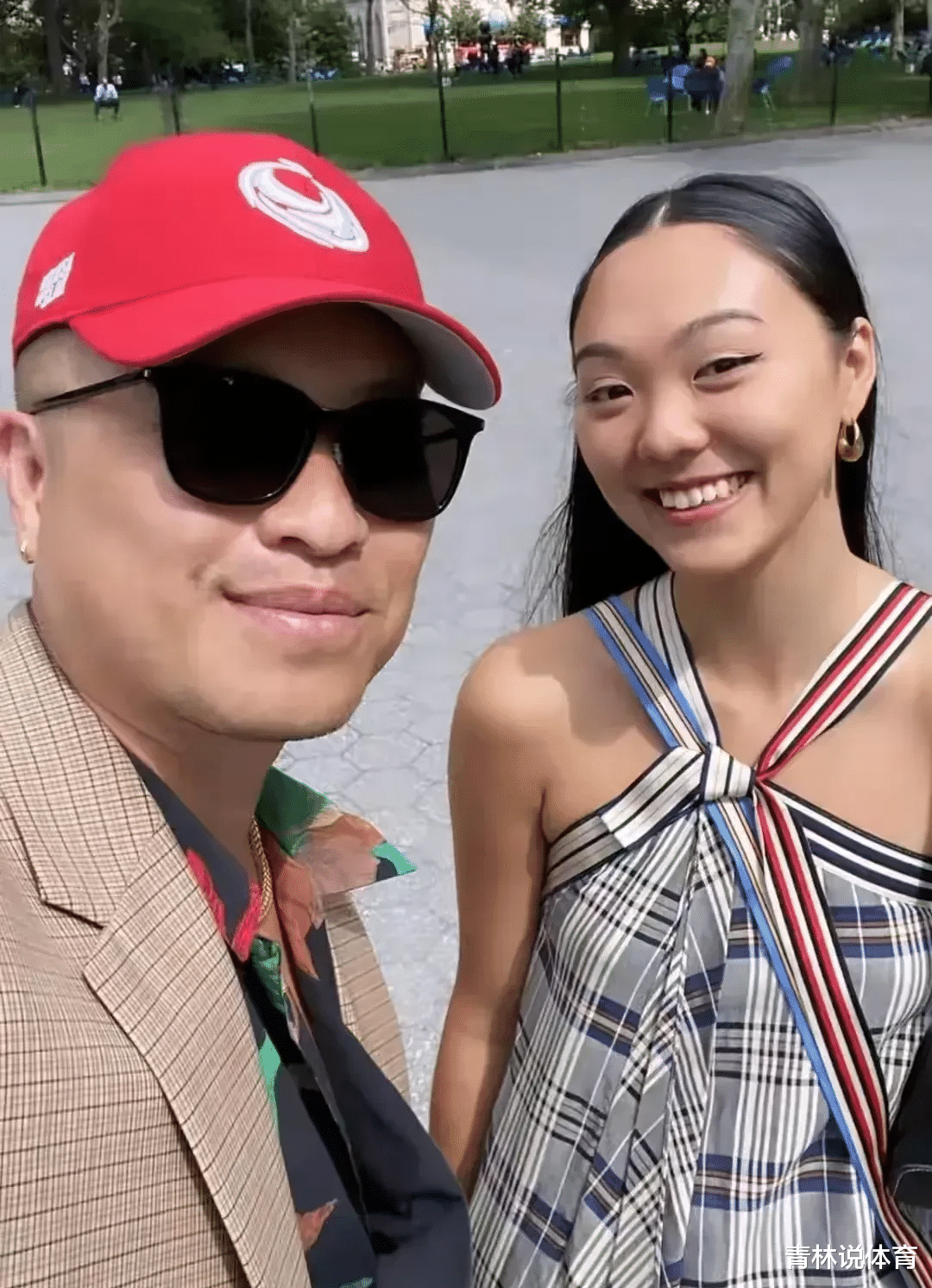 谢娜|著名华裔设计师林能平晒出与李连杰大女儿的合影