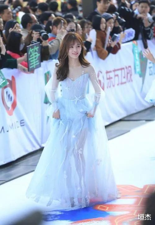 蒋欣|女星红毯“灾难现场”: 倪妮上半身太壮,蒋欣看起来像150斤