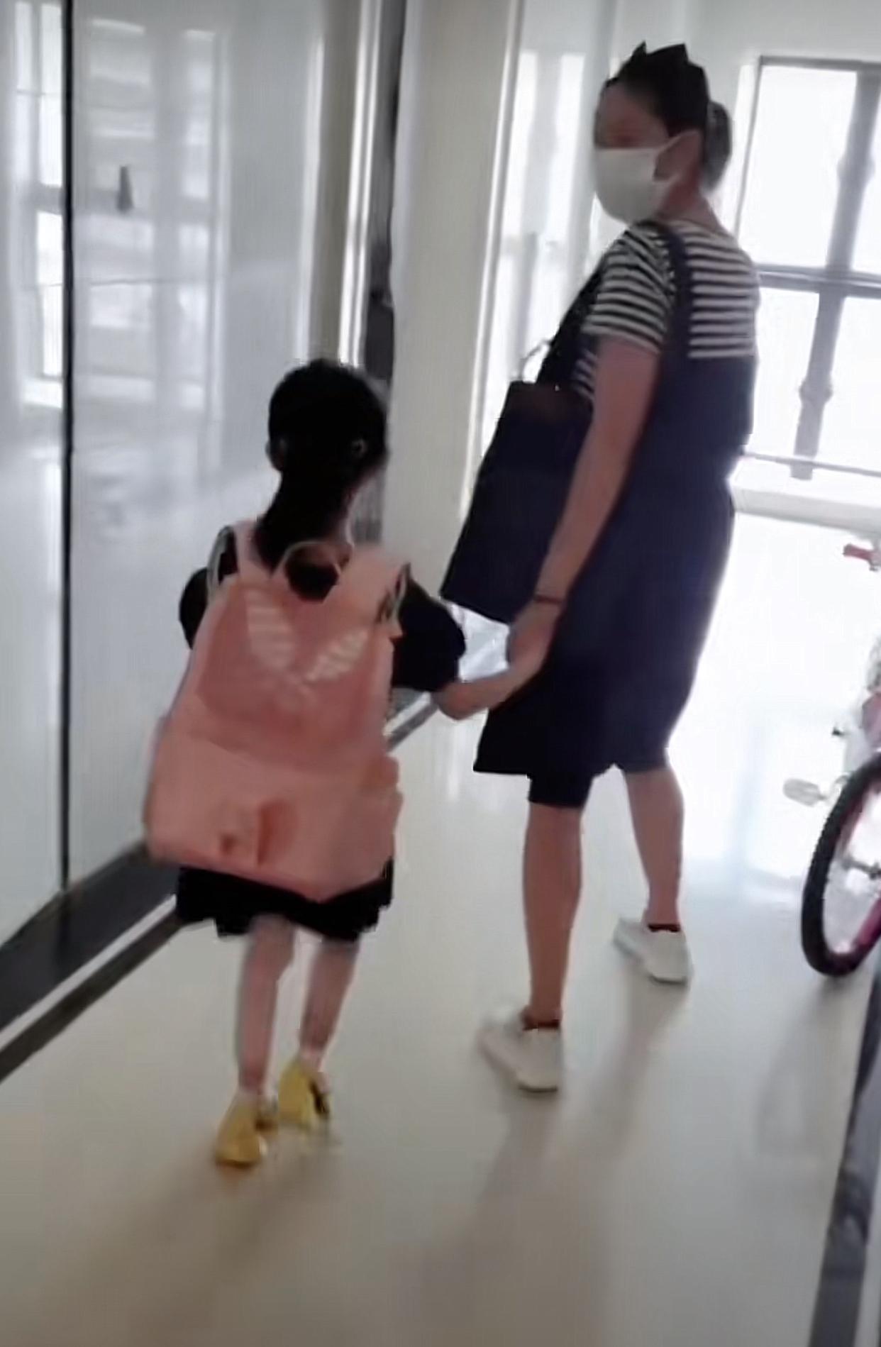 戴娇倩|42岁知名女星定居上海!坐地铁送女儿上学,圈外富豪老公身份神秘