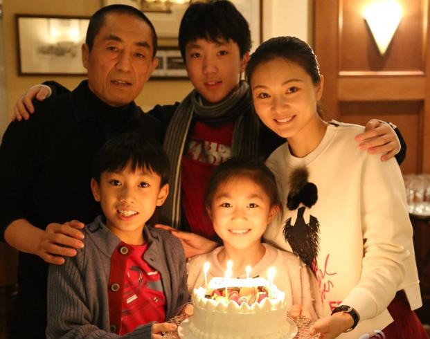 巩俐|终于明白，张艺谋当年不娶巩俐的真实原因了，只因为这两件事