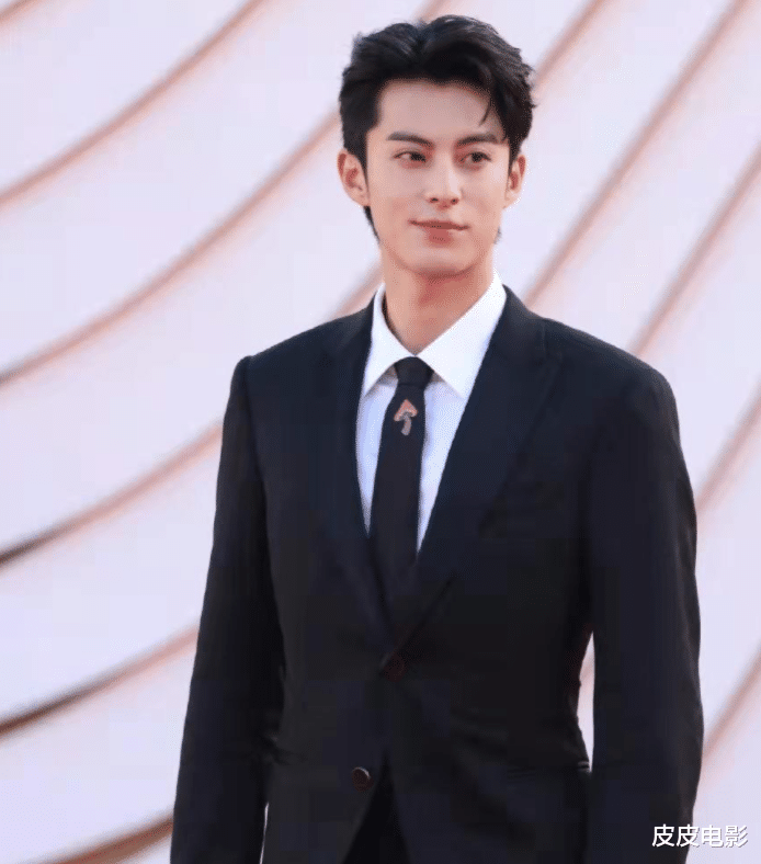 倪妮|齐溪哽咽,朱一龙捂脸,金鸡奖明星表情失控,千娇百媚,真好看