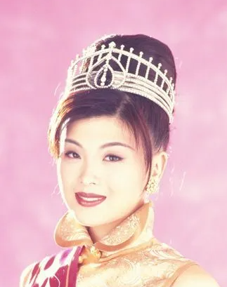 |85年的那届港姐选美：周海媚无缘前十强出局止步15强，冠军季军息影无人气