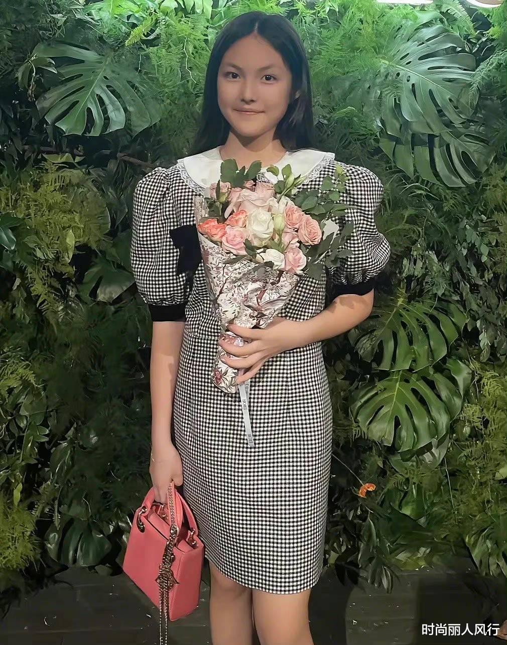 王诗龄|李湘带女儿公开参加DIOR活动！胆子真大，王诗龄穿衣罕见低调一回