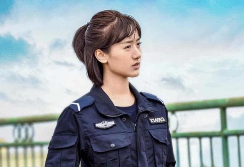 同样是“女警照”,把颜丙燕和杨幂等人放在一起看,差别就出来了