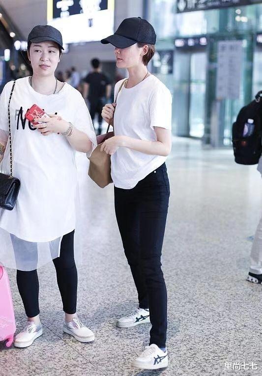 车晓|又一个鲁豫!车晓瘦成2D身材,穿休闲装肚子太瘪直不起腰