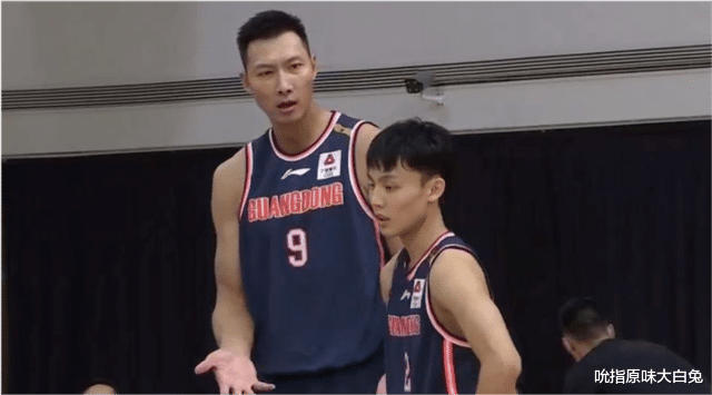 郭艾伦|沈梓捷喷队友，不要说邱彪杜锋也没办法，韩德君骂郭艾伦为何没事