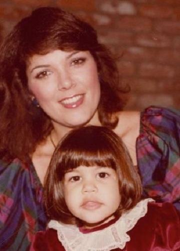 金·卡戴珊|库特尼卡戴珊“小天使”般的童年照片,被妈妈在生日当天分享