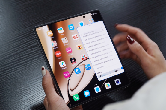 社交|折叠屏成过年社交硬通货？最受欢迎的荣耀Magic V究竟有何魅力