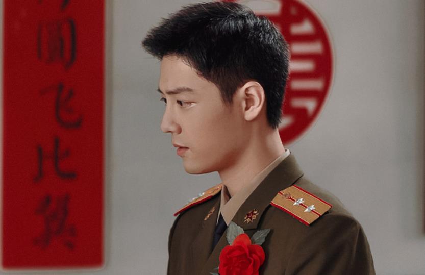 肖战|肖战跟路人的区别在哪儿？看看《玉骨遥》的物料，瞬间就明白了