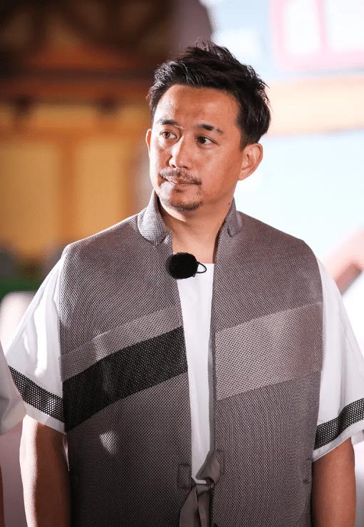 孙莉|45岁孙莉晒大肚照引四胎争议，比例失调面色憔悴，黄磊被骂无节制