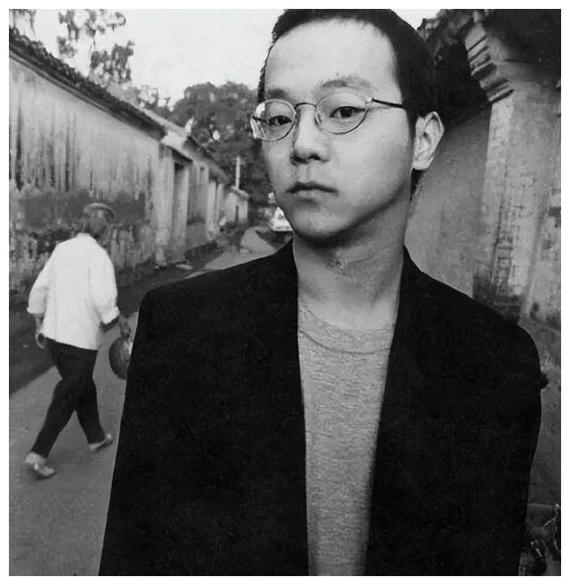 王菲|秃头、油腻，身材走形的窦唯，当初凭什么俘获天后王菲？