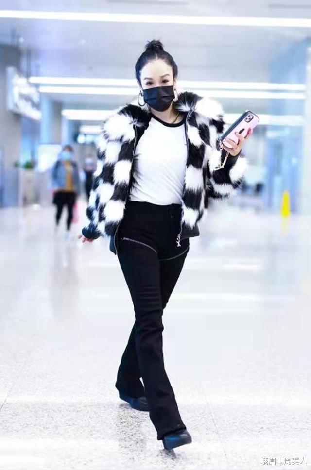 穿衣搭配|?“高级感”和“大妈感”的差别其实很明显，看陶虹、钟丽缇就知道