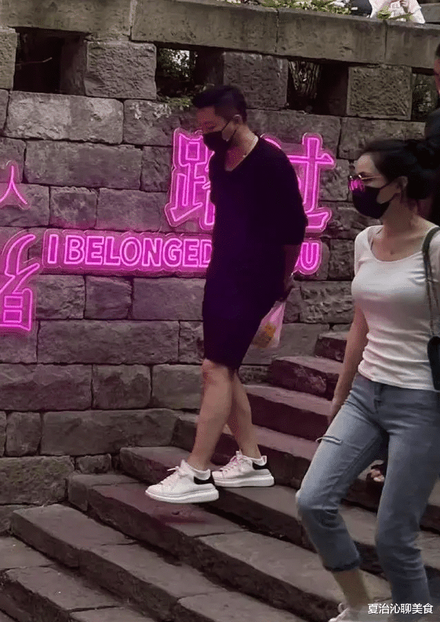 汪小菲|终于要公开了？汪小菲带张颖颖一同录制节目