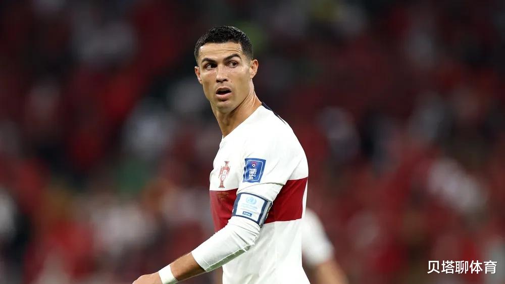 C罗|C罗众叛亲离?卡塔尔媒体:孤身一人哭泣离场!没有1个队友陪他