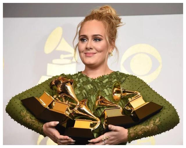 阿黛尔|“为耳朵唱歌”的阿黛尔：花7亿和丈夫离婚，减肥90斤，遇见爱情