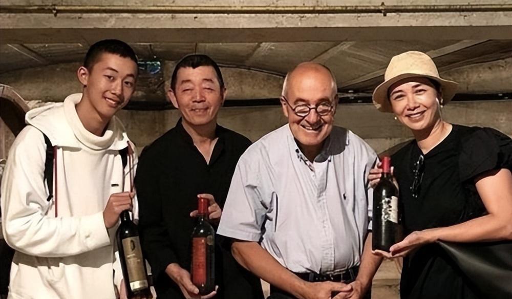 蒋雯丽|蒋雯丽夫妻合体,穿收腰裙高跟鞋高出一截,顾长卫矮又老像父辈