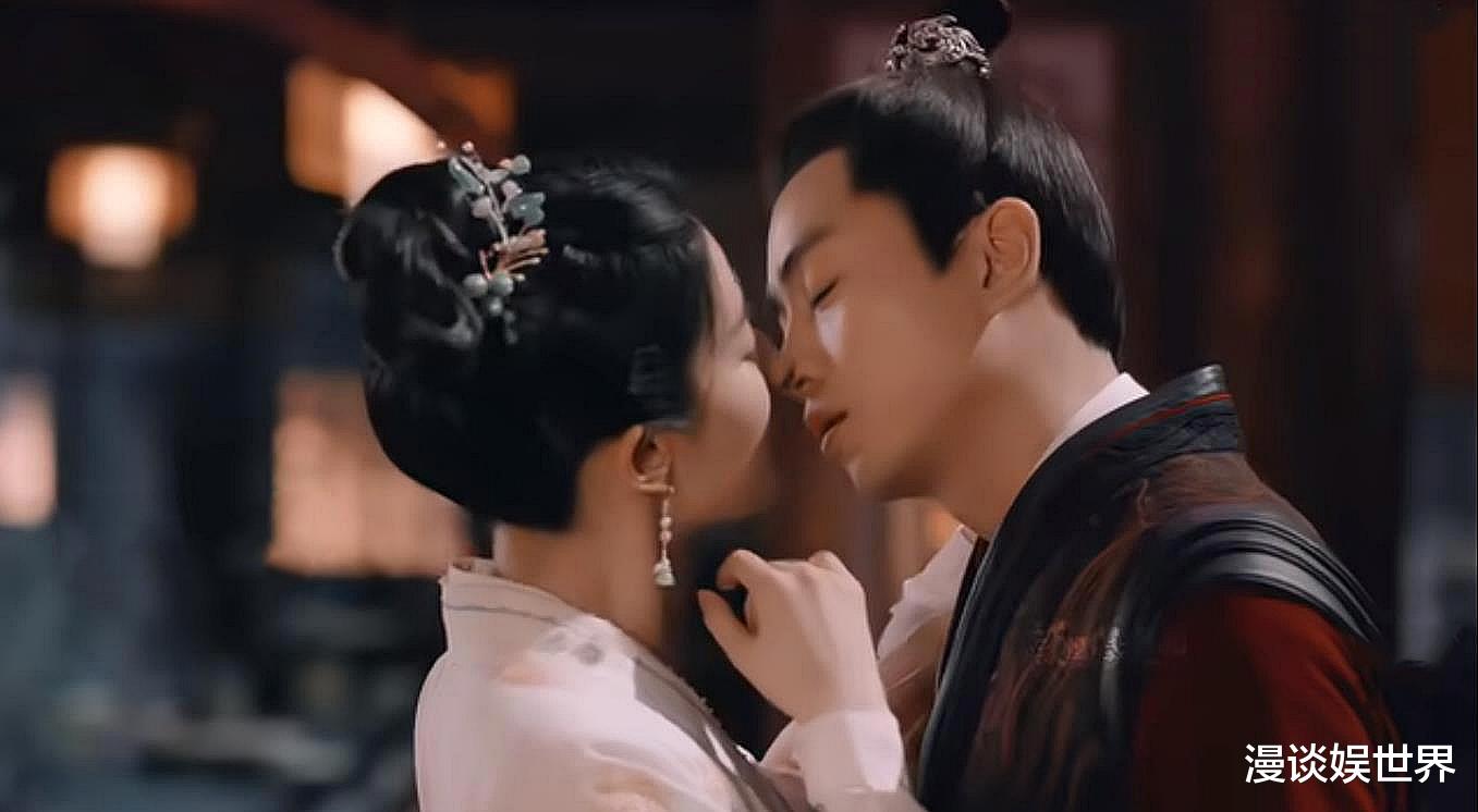 刘亦菲|这个女人又鲨疯了,闭关拍戏几月后终于现身,亮相武汉被人潮包围