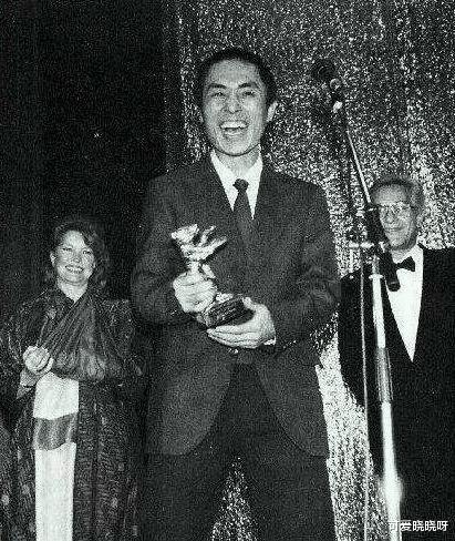张艺谋|张艺谋情史:跟发妻离婚,女儿挤走巩俐,陈婷隐忍11年修成正果
