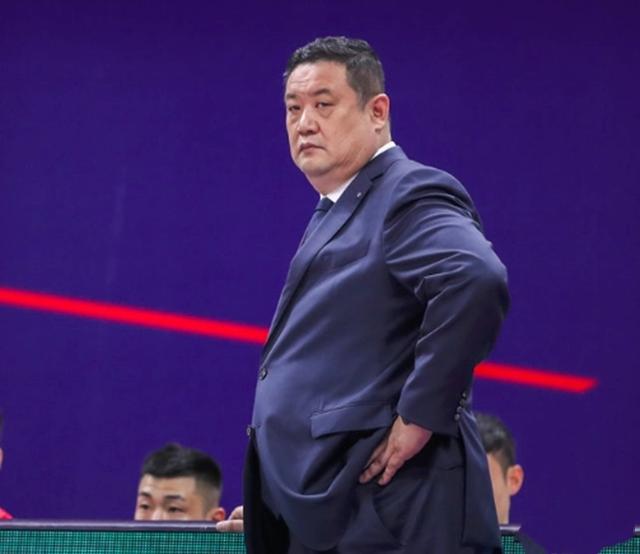 山东男篮|民意不可违，山东启动换帅程序，引援不会停，高速补强双管齐下